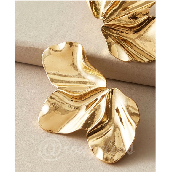 Large Gold Tone Fashion Earrings Floral Flower - Picture 3 of 4